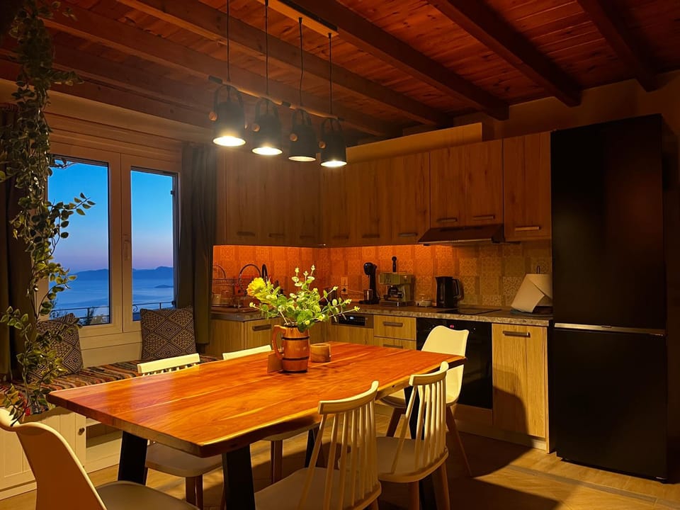Natural landscape, Coffee/tea facilities, Kitchen or kitchenette, Dining area, stove