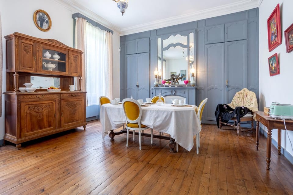 Property building, Living room