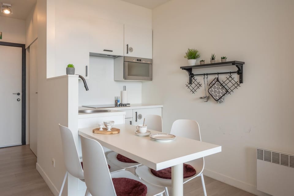 Dining area, kitchen