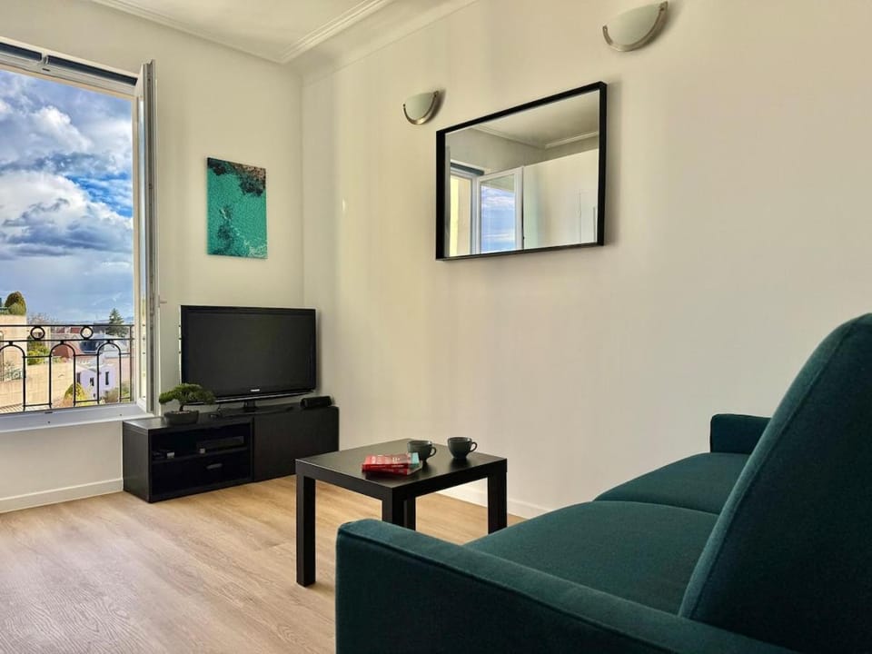 1 min Gare RER A - 20min Paris - Joli studio neuf Apartment in Sartrouville