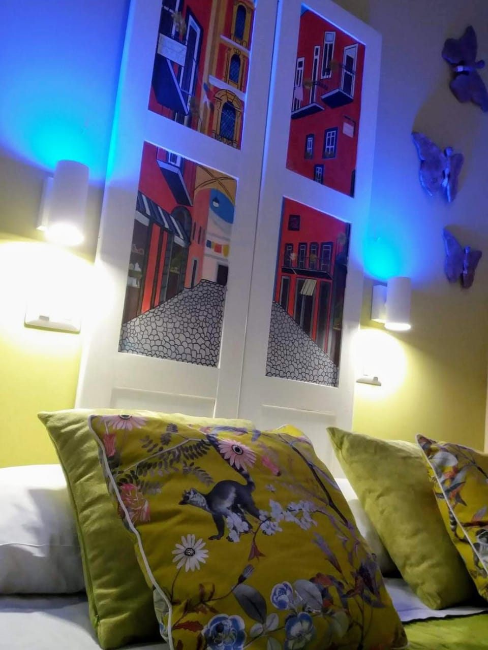 Photo of the whole room, Decorative detail