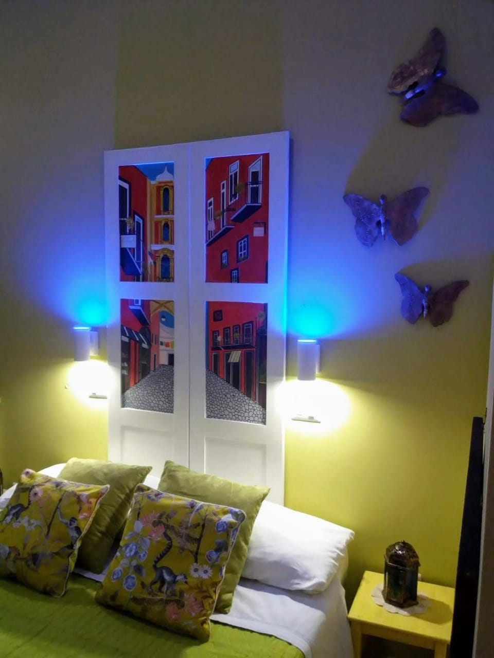 Photo of the whole room, Decorative detail