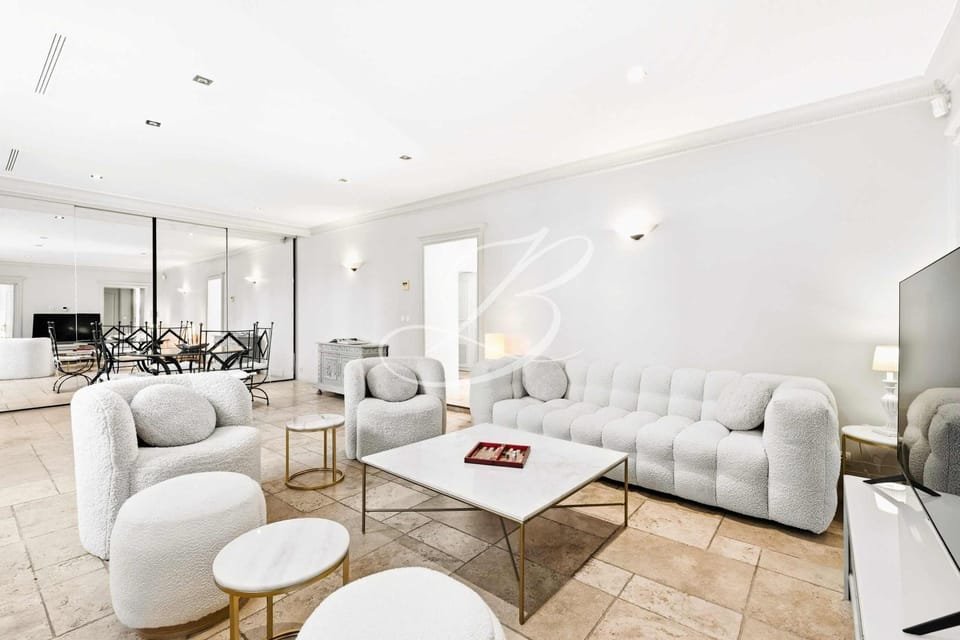 TV and multimedia, Living room, Dining area
