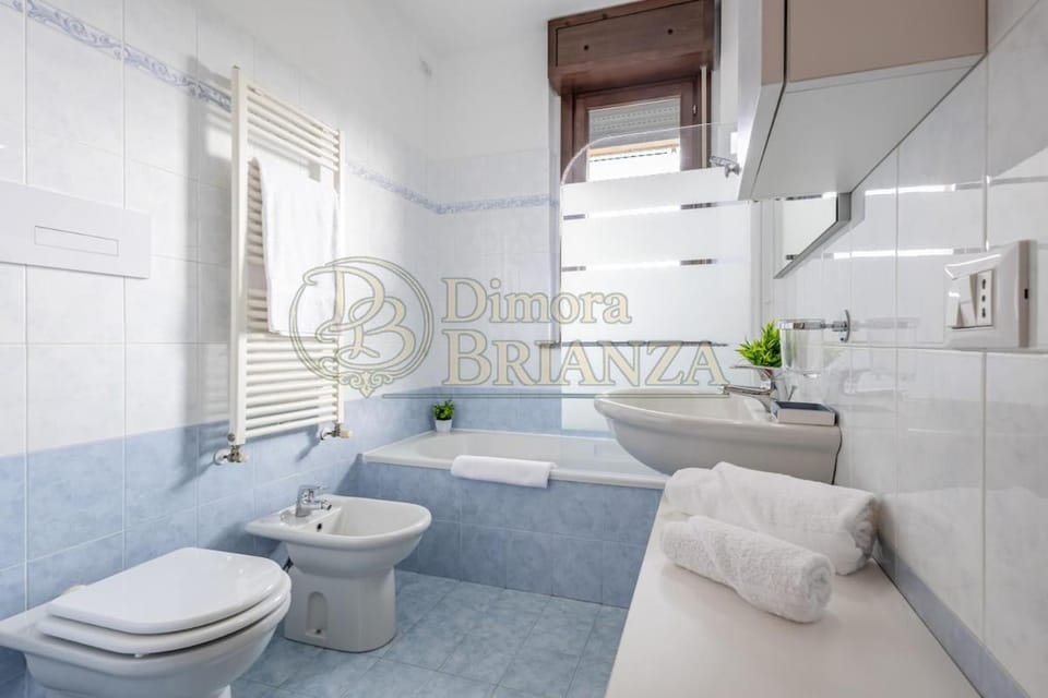 Toilet, Bathroom, bidet, towels