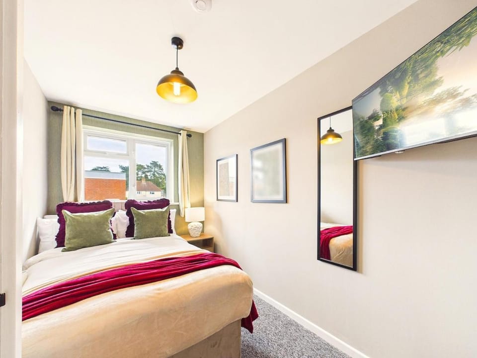 NEW Lincoln Lodge by Signature Stays, Modern, Parking, 5-Bed House in Tewkesbury