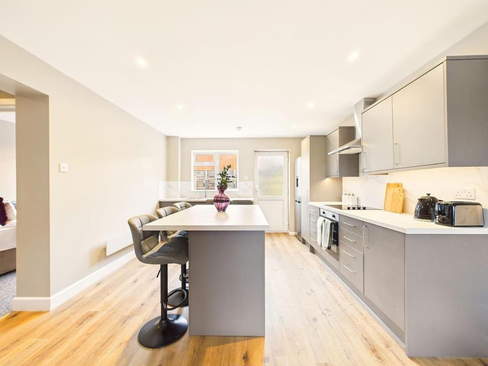 NEW Lincoln Lodge by Signature Stays, Modern, Parking, 5-Bed House in Tewkesbury