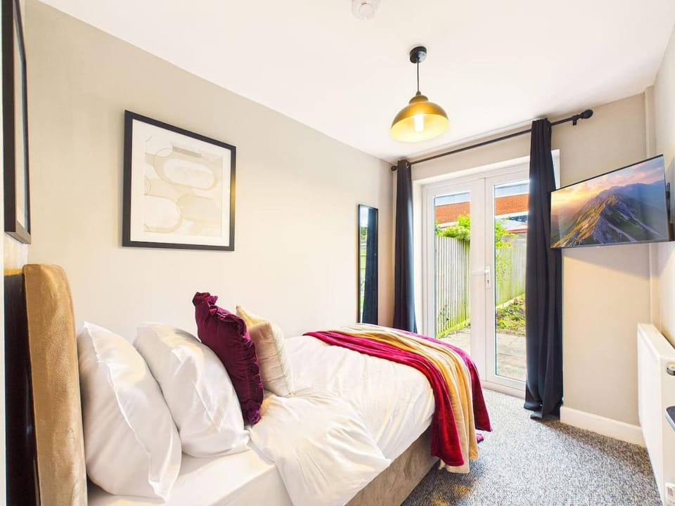 NEW Lincoln Lodge by Signature Stays, Modern, Parking, 5-Bed House in Tewkesbury