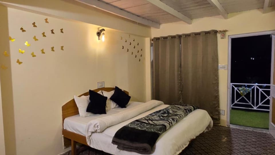 Flura Casa By Navneet Tourist Vacation rental in Manali