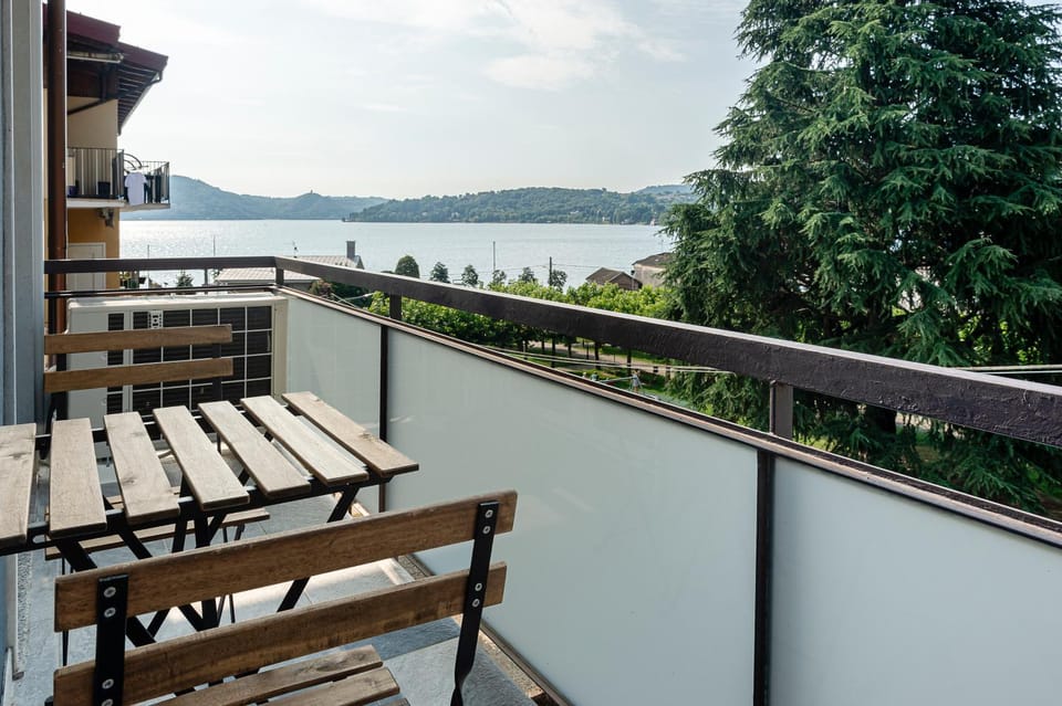 View (from property/room), Balcony/Terrace, Lake view, Mountain view