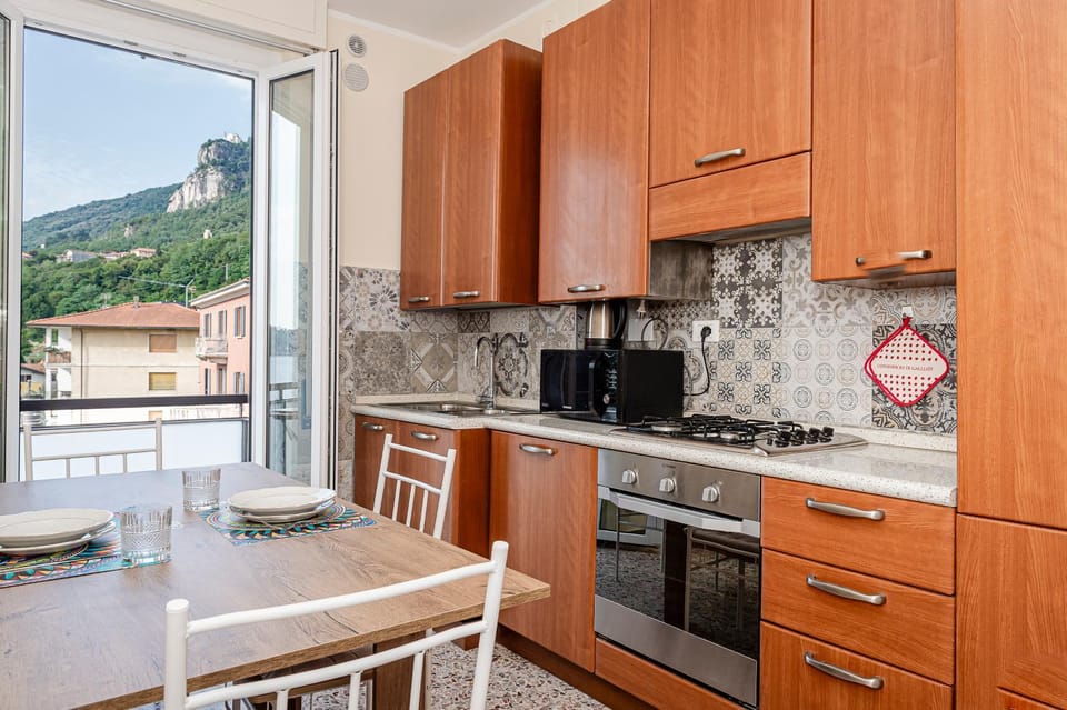 Kitchen or kitchenette, Dining area, dishwasher, oven, stove, kitchen