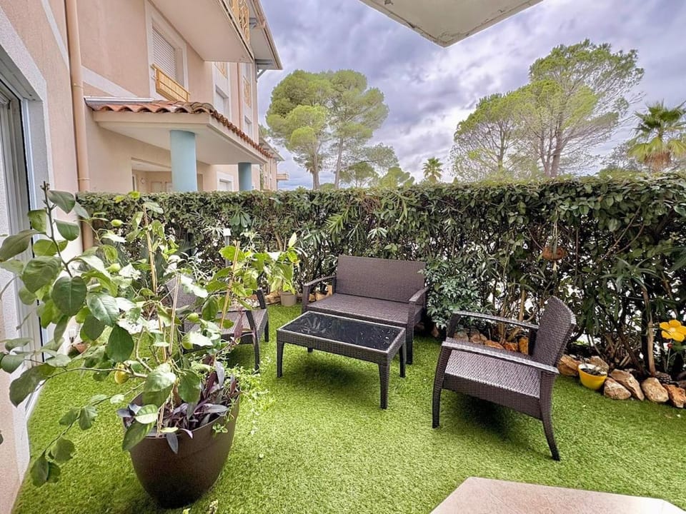 Havre de paix avec terrasse accès piscine, parking Apartment in Saint-Raphael