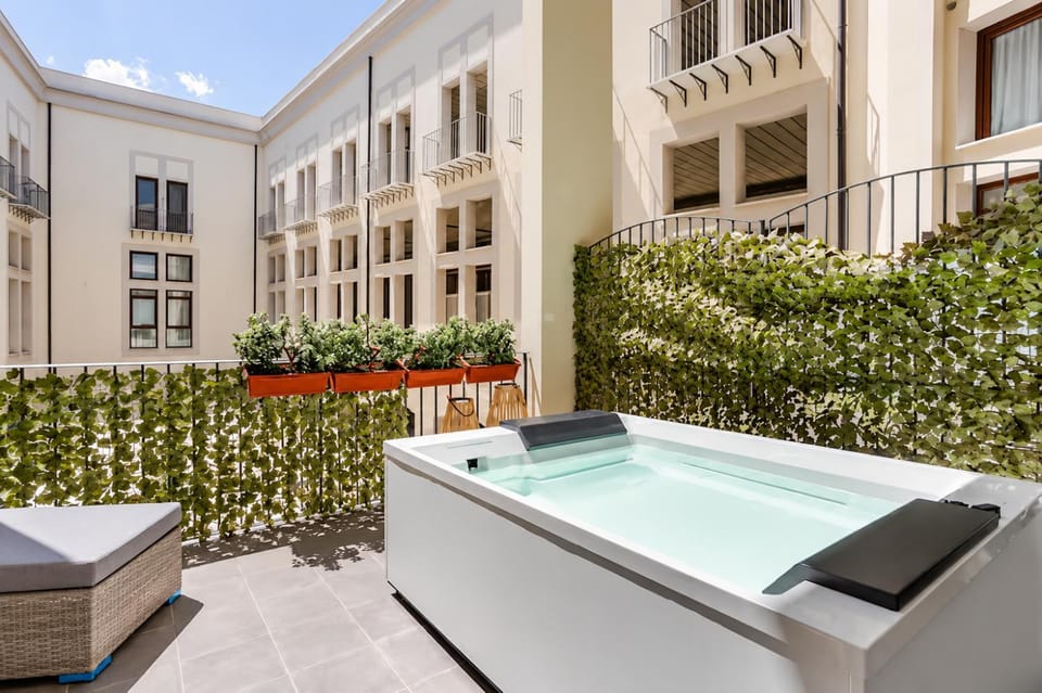 Hot Tub, Balcony/Terrace, Evening entertainment, Swimming pool, Entertainment, Open Air Bath