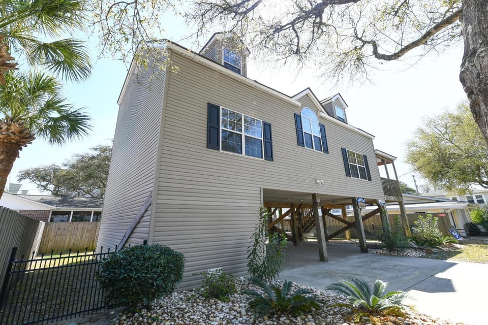 Looney Dunes House in Surfside Beach