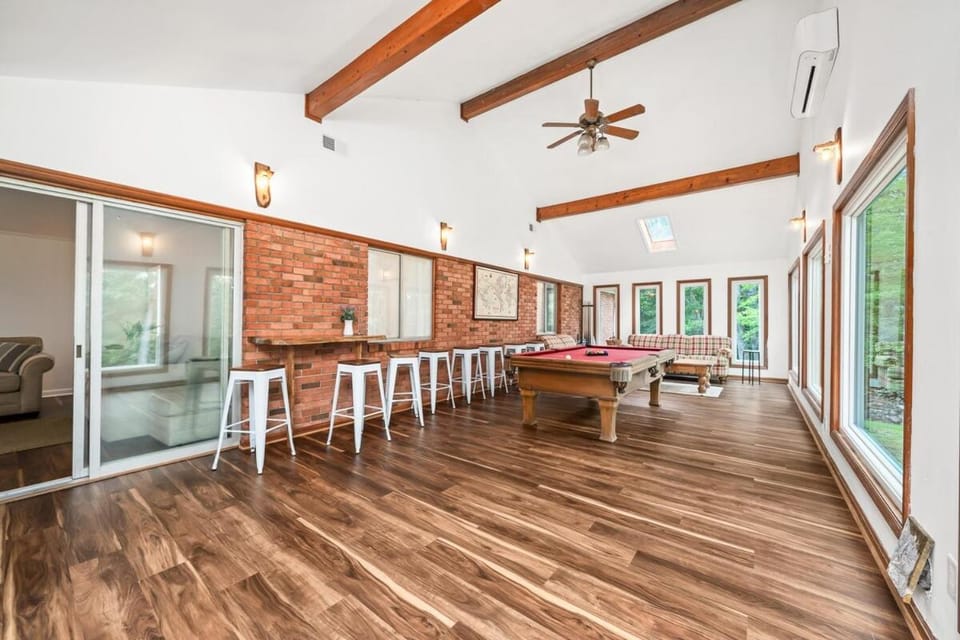 Billiard, Game Room
