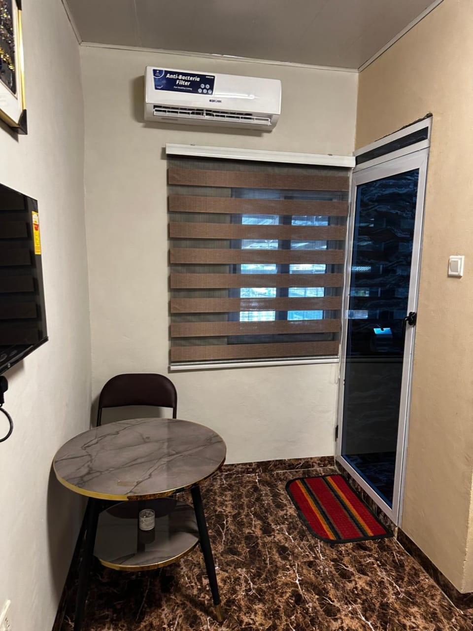 TV and multimedia, Seating area, air conditioner