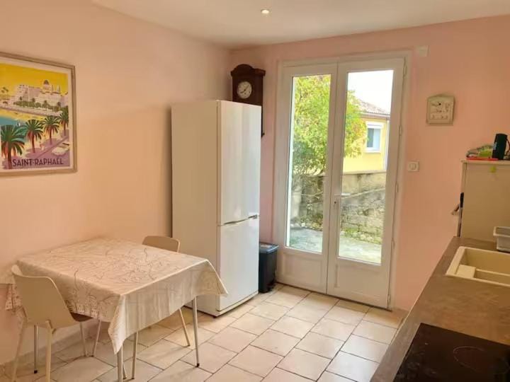 Charmante maison de village avec jardin House in Gréoux-les-Bains
