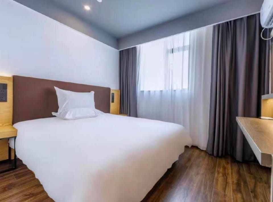 Hi Inn Shanghai National Exhibition and Convention Center Jizhai Road Hotel in Shanghai