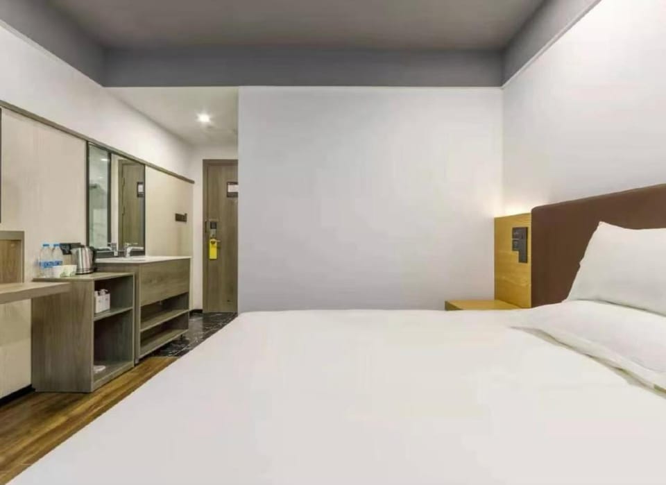 Hi Inn Shanghai National Exhibition and Convention Center Jizhai Road Hotel in Shanghai