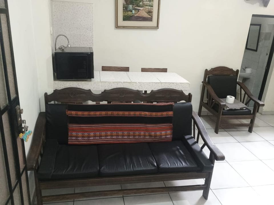 Miraflores Guest House Bed and Breakfast in San Isidro