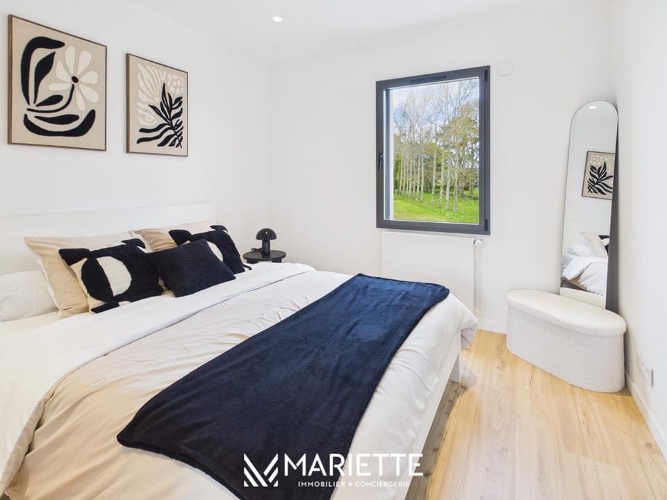 Bed, Bedroom