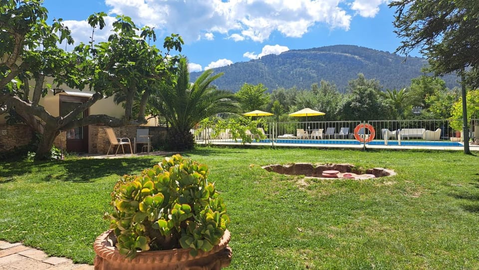 Nearby landmark, Natural landscape, Garden, Garden view, Mountain view, Pool view, Drinks