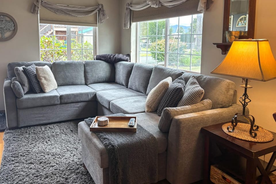 Walk to ‘Twilight’ Sites! Forks Home w/ Hot Tub House in Forks