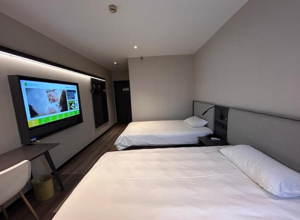 Hi Inn Shanghai Hongqiao Railway Station National Exhibition Center Hotel in Shanghai