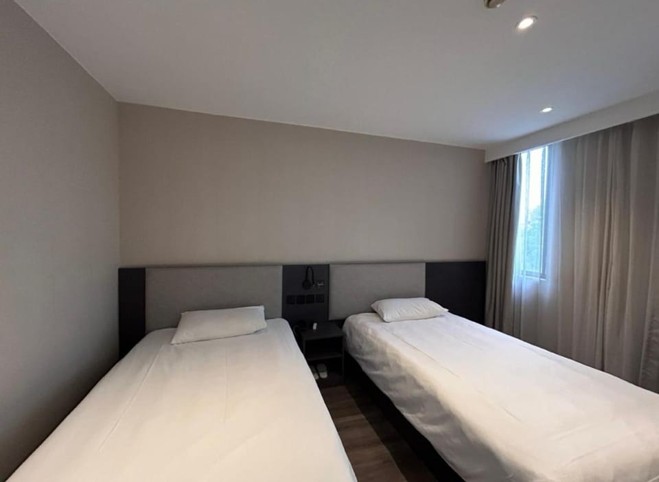 Hi Inn Shanghai Hongqiao Railway Station National Exhibition Center Hotel in Shanghai