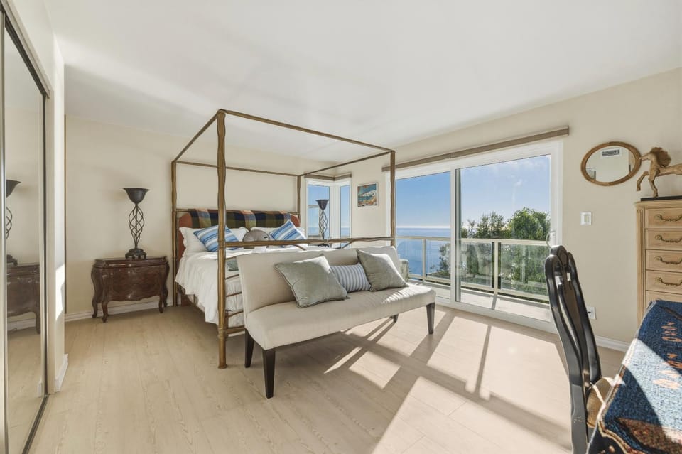 Balcony/Terrace, Seating area, Bedroom, Sea view