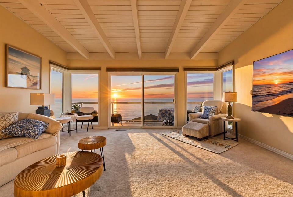 TV and multimedia, Living room, Seating area, Sea view