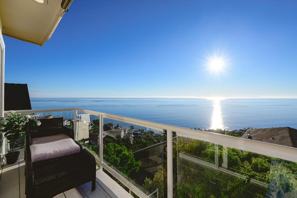 View (from property/room), Balcony/Terrace, Seating area, Sea view