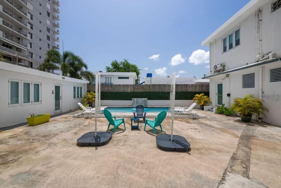 Pool view, Swimming pool, sunbed