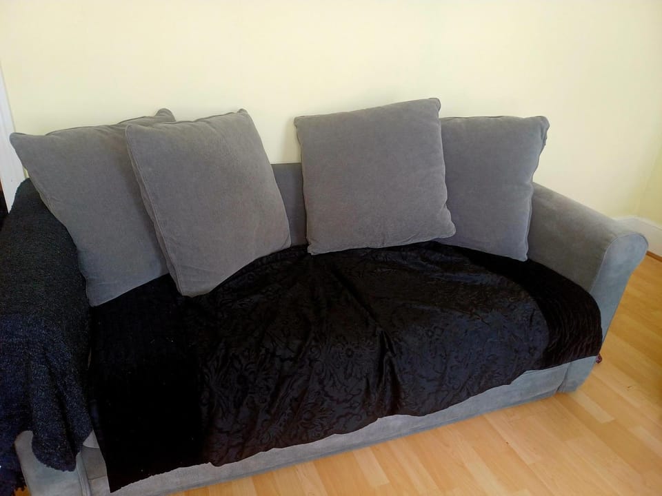 Entire flat with 2 separate rooms Apartment in Croydon