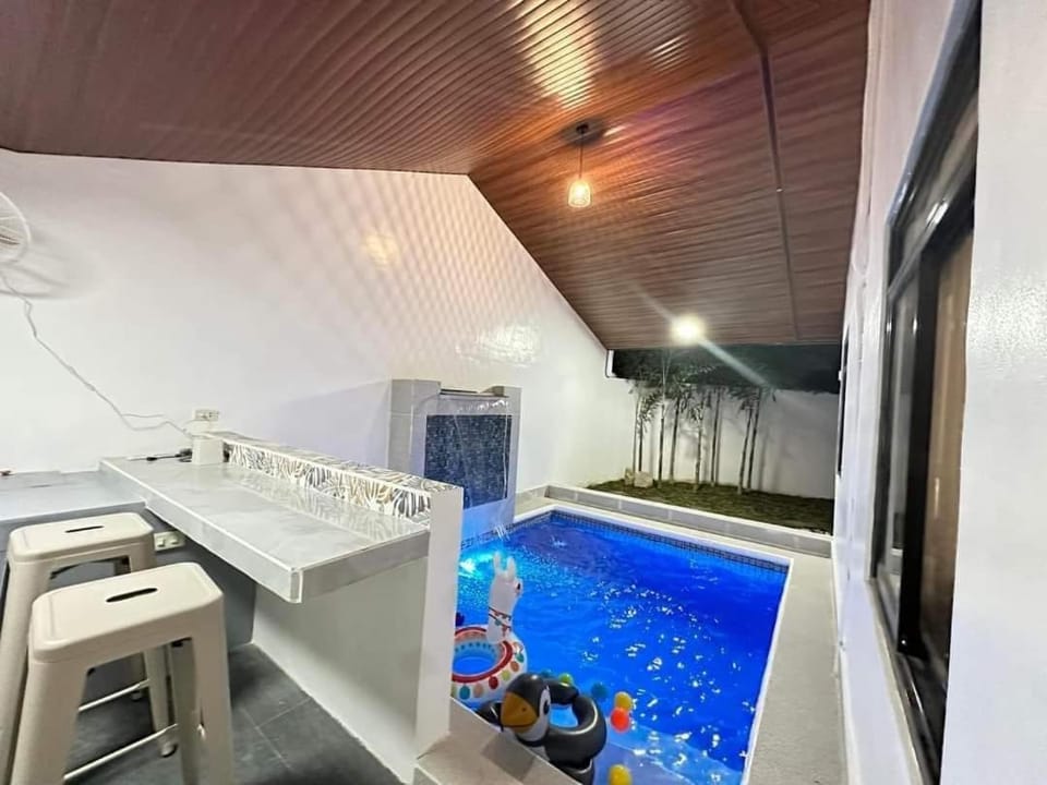 3BR Villa Near Clark Airport with Pool and Parking Villa in Angeles