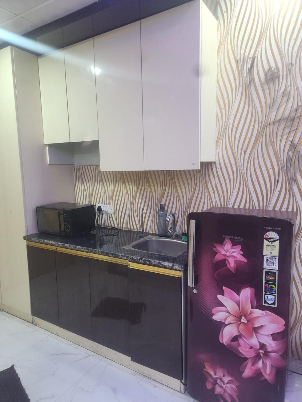 Studio Apartment in Gaur city Center Apartment in Noida