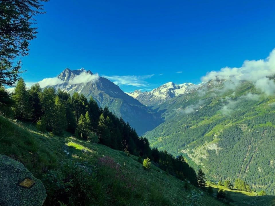Nearby landmark, Spring, Day, Natural landscape, Hiking, Mountain view