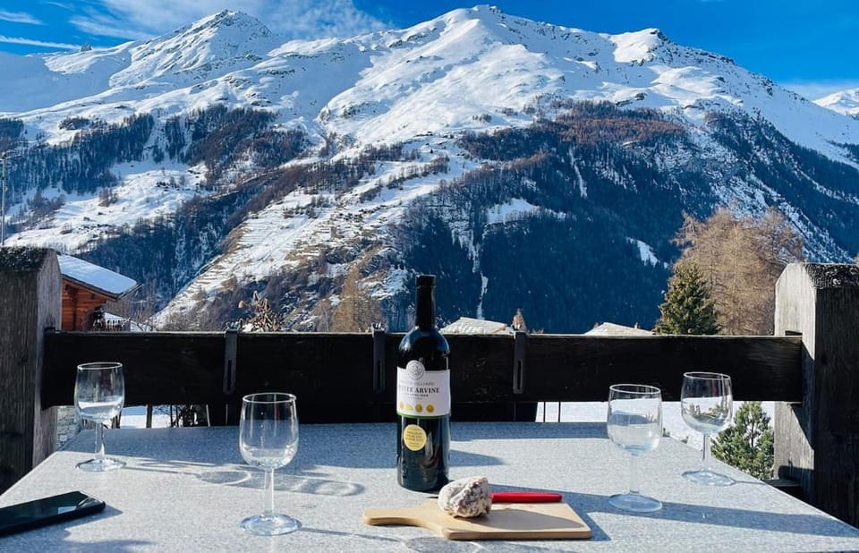 Nearby landmark, Day, Natural landscape, Winter, Balcony/Terrace, Food and drinks, Dining area, Mountain view, Drinks