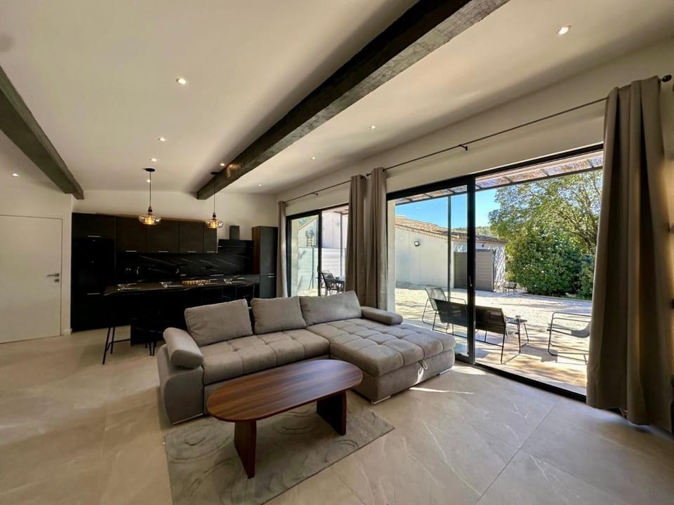 View (from property/room), Balcony/Terrace, Kitchen or kitchenette, Living room, Seating area