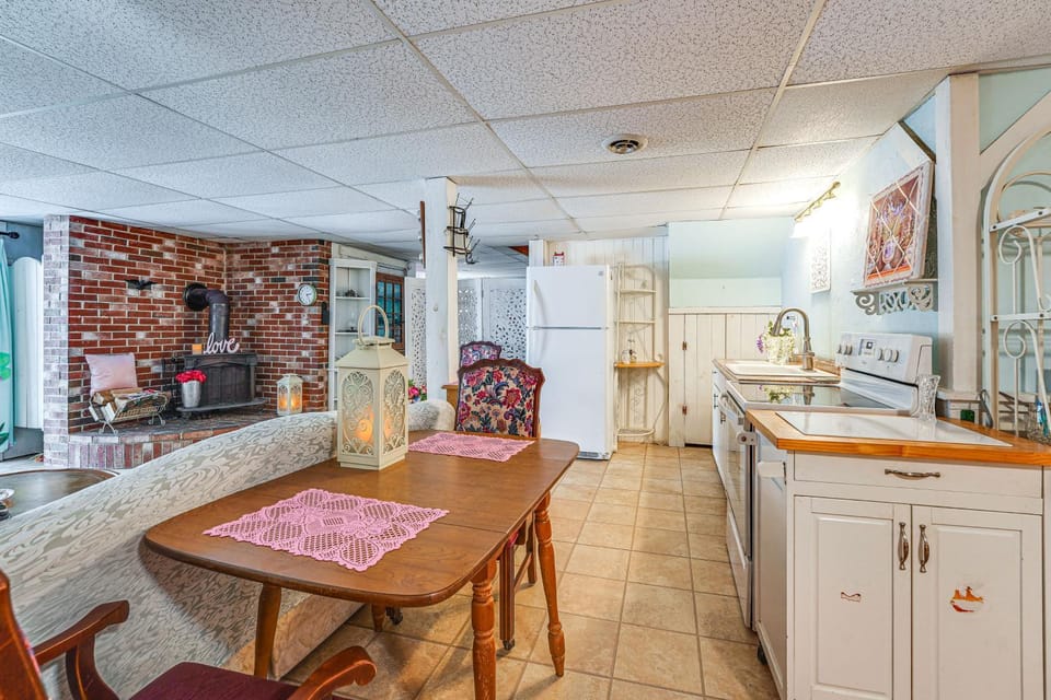 3 Mi to Bath Historic District! Stylish Studio Apartment in Bath