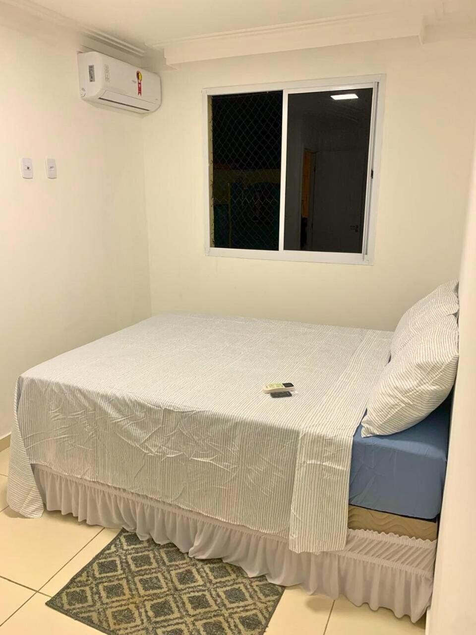 Bed, air conditioner