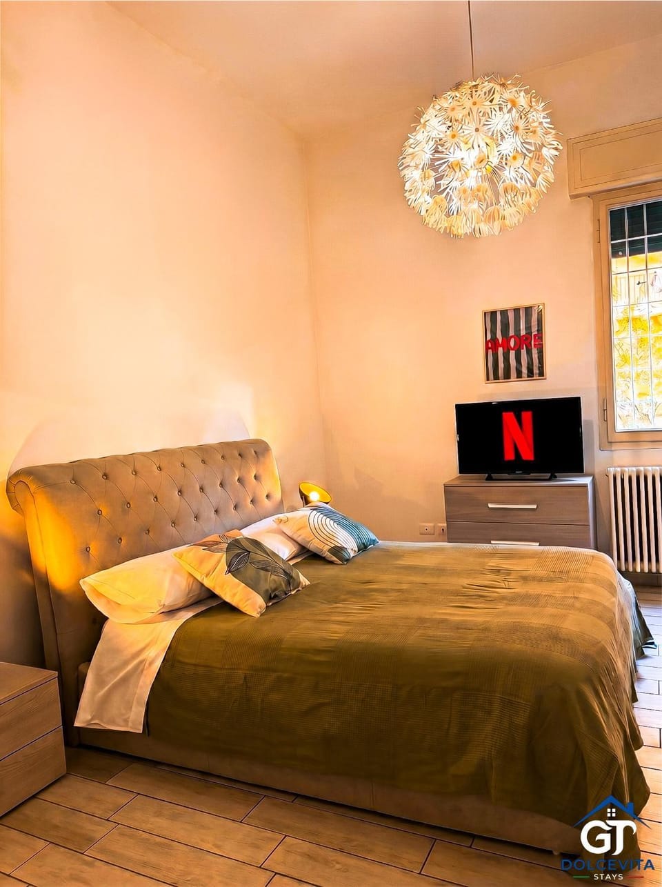 Bed, Living room, Photo of the whole room, Bedroom