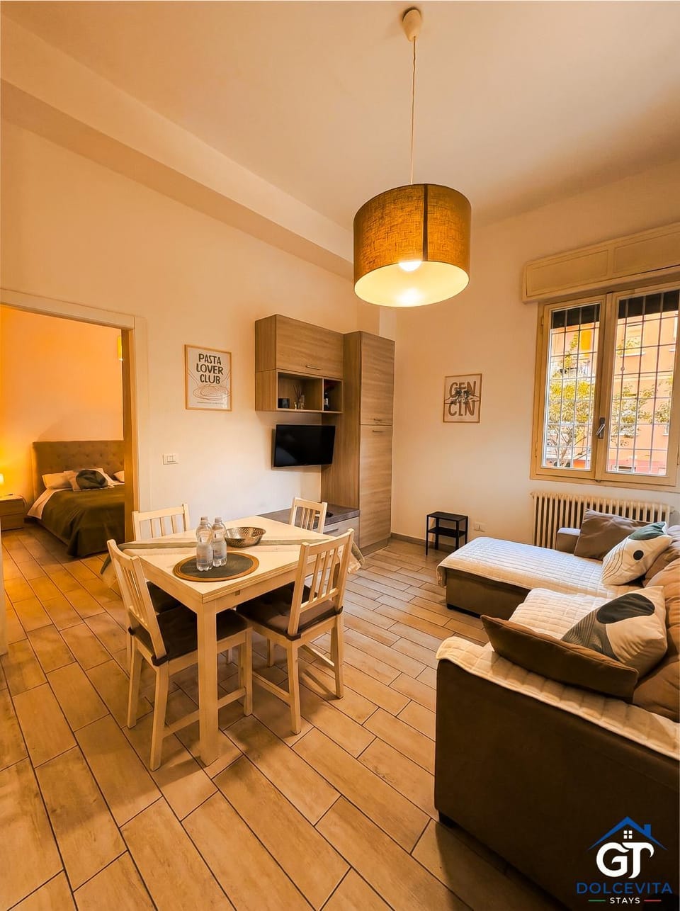 Communal lounge/ TV room, Bed, TV and multimedia, Living room, Photo of the whole room, Seating area, Dining area, Evening entertainment, Bedroom