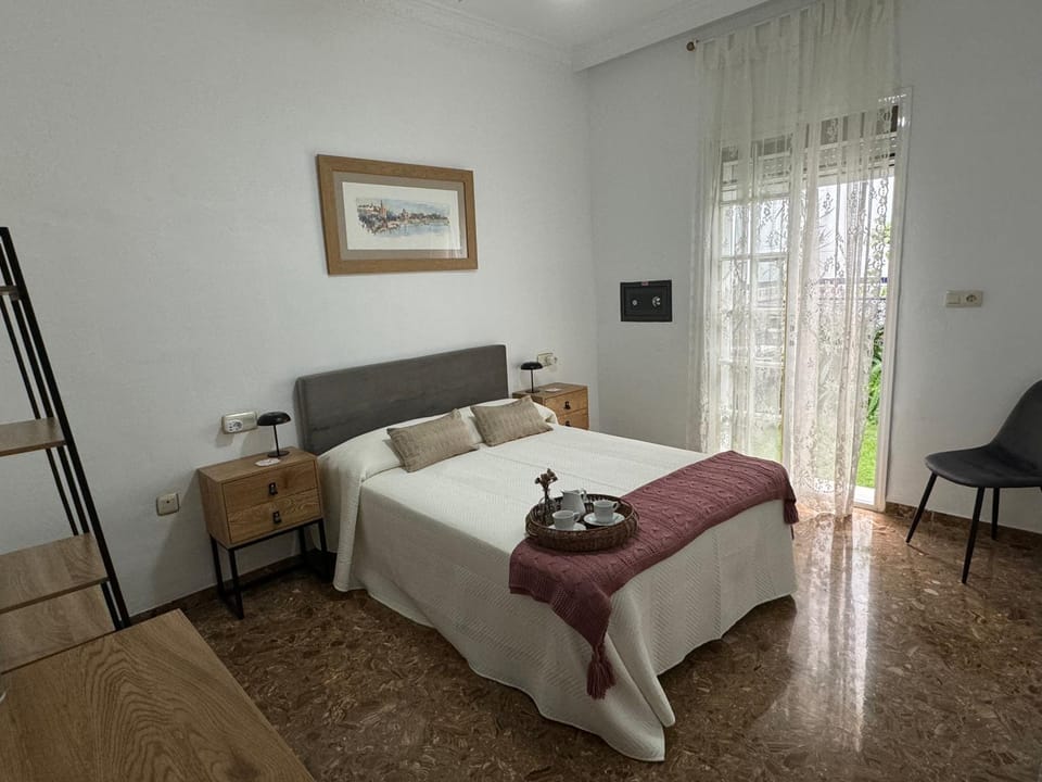 Patio, Bed, Bedroom, Inner courtyard view