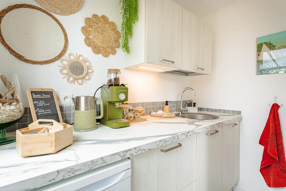 Kitchen or kitchenette, Living room