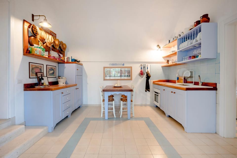 Photo of the whole room, Dining area, Lunch, Lunch, stove
