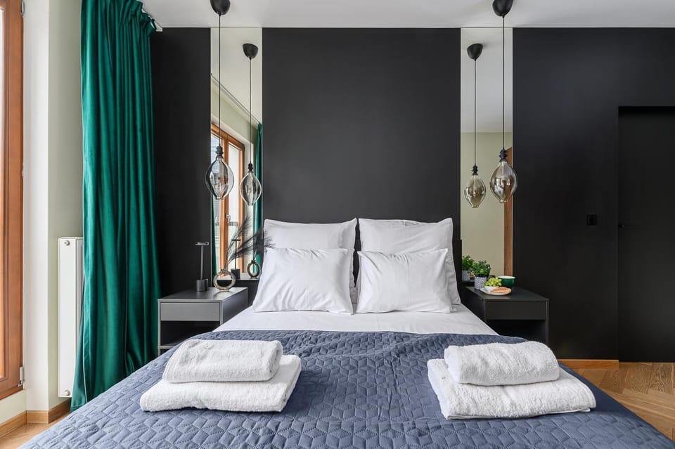 Bedroom, towels