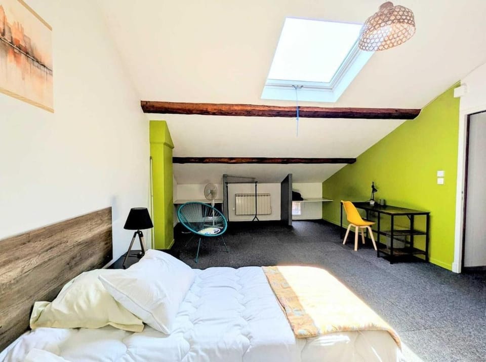 Bed, Photo of the whole room, Bedroom