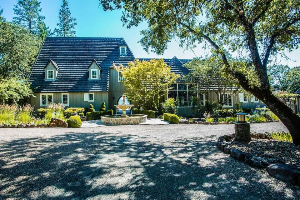 Napa Valley Vineyard View Estate Villa in Napa Valley