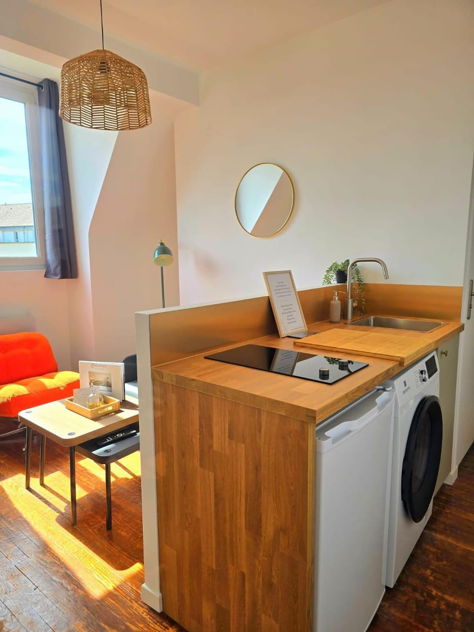 Kitchen or kitchenette, stove, washing machine
