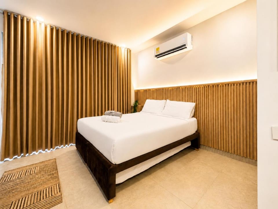 Photo of the whole room, Bedroom
